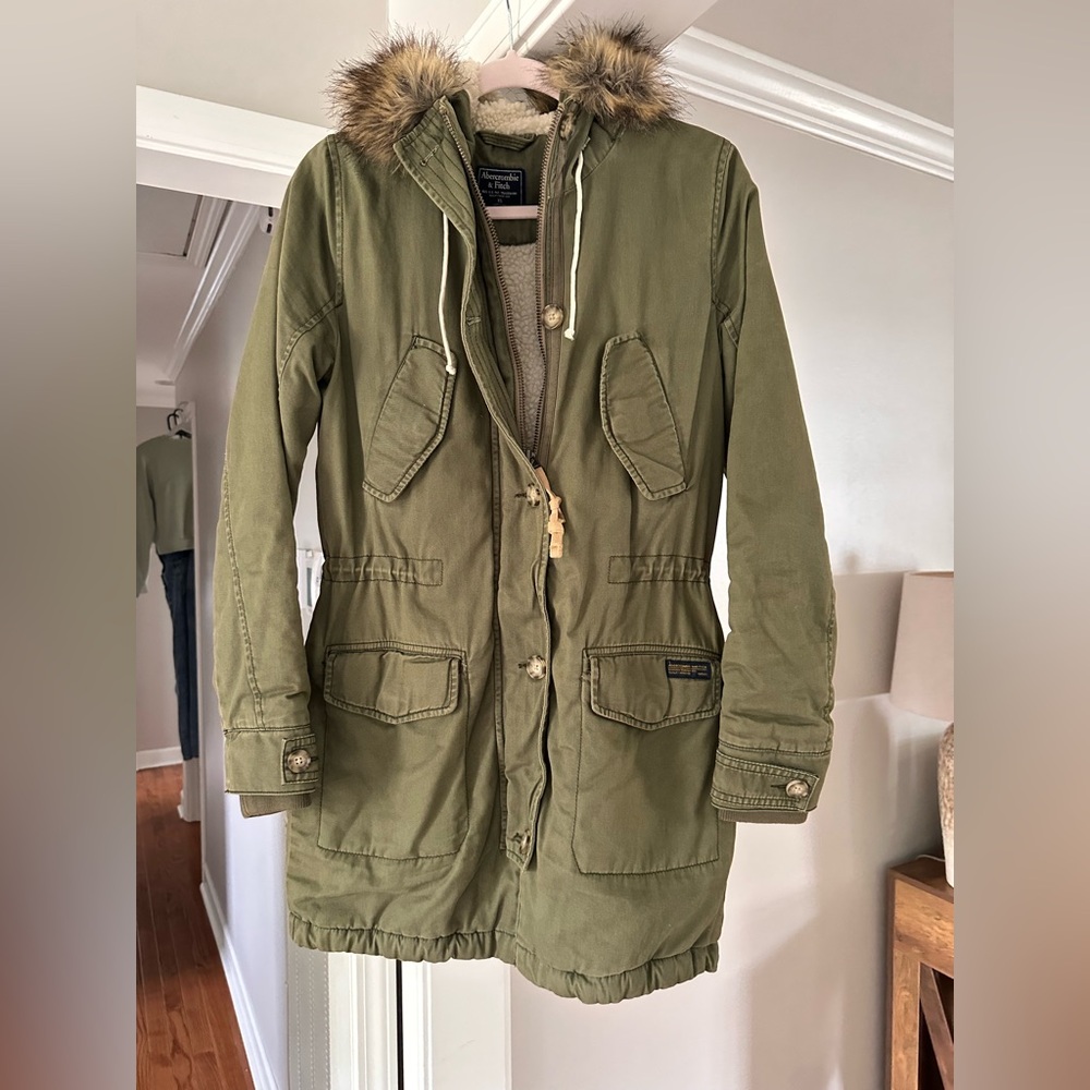 Abercrombie & Fitch Sherpa Lined Parka w/ Faux Fur Hood